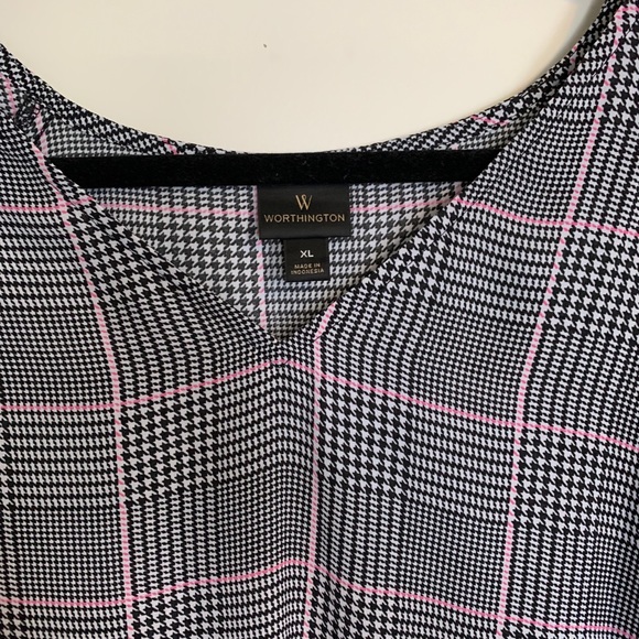 Houndstooth Patterned Top - Picture 2 of 4